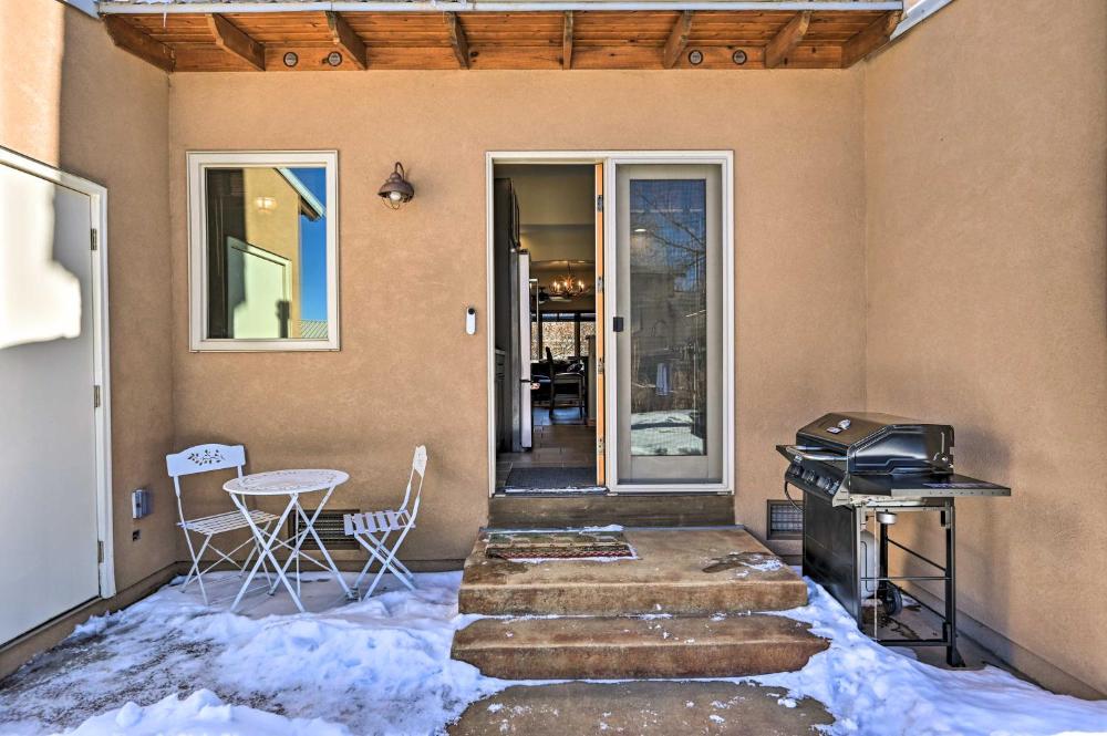 7984 Pet-Friendly Townhome with Grill!
